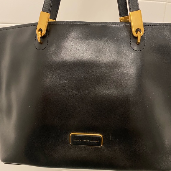 MARC JACOBS Pike Place Black Leather Tote Bag - Picture 8 of 11